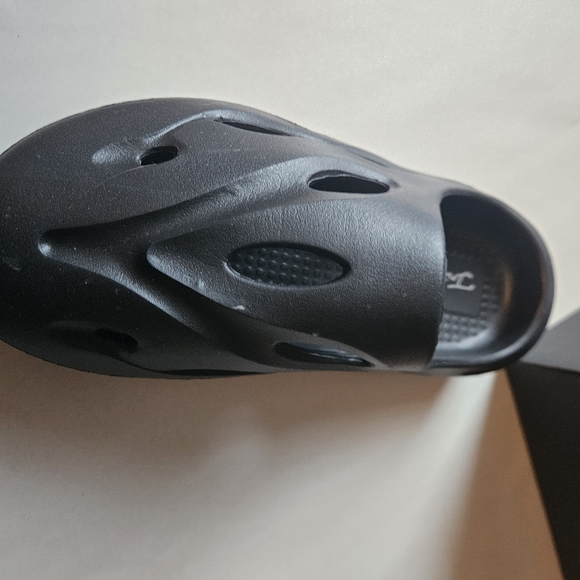 Zumiez slides - Picture 10 of 11